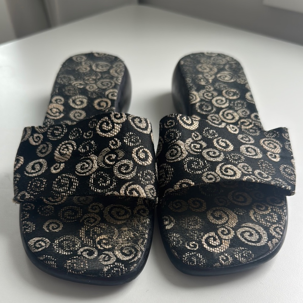 Elegant Black and Gold Women's Slide Sandals